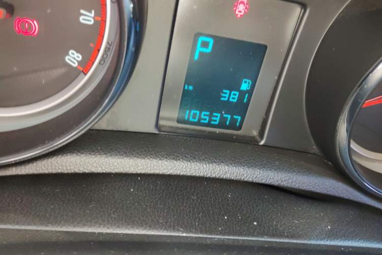 Used Buick Encore 2013 1.4T Automatic Two-Wheel Drive Elite Model Odometer Close Up