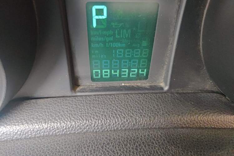 Used Buick Encore 2013 1.4T Automatic Two-Wheel Drive Leading Model Odometer Close Up