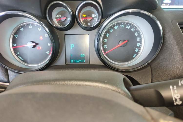 Used Buick Encore 2013 1.4T Automatic Two-Wheel Drive Leading Model Odometer Close Up