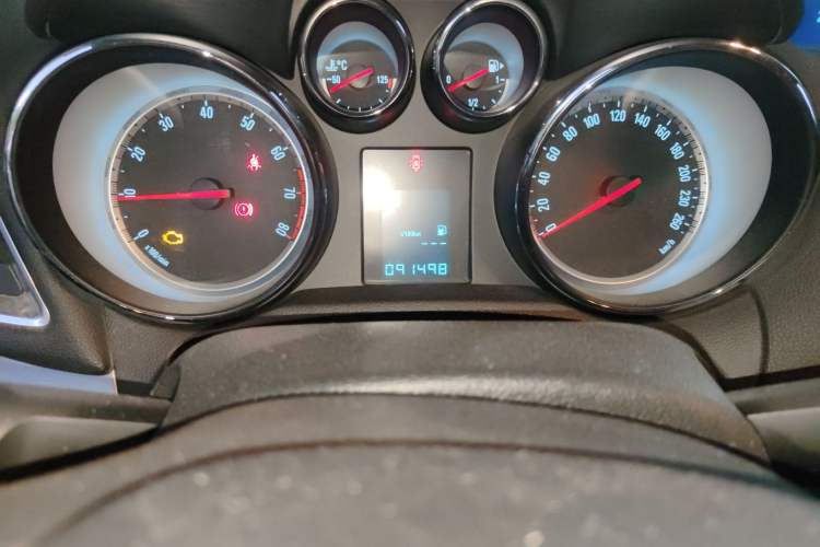 Used Buick Encore 2013 1.4T Automatic Two-Wheel Drive Elite Model Odometer Close Up