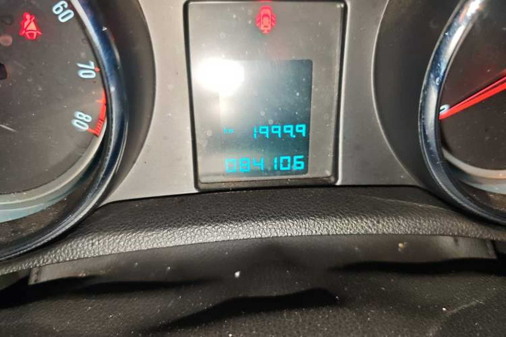 Used Buick Encore 2013 1.4T Automatic Two-Wheel Drive Elite Model Odometer Close Up