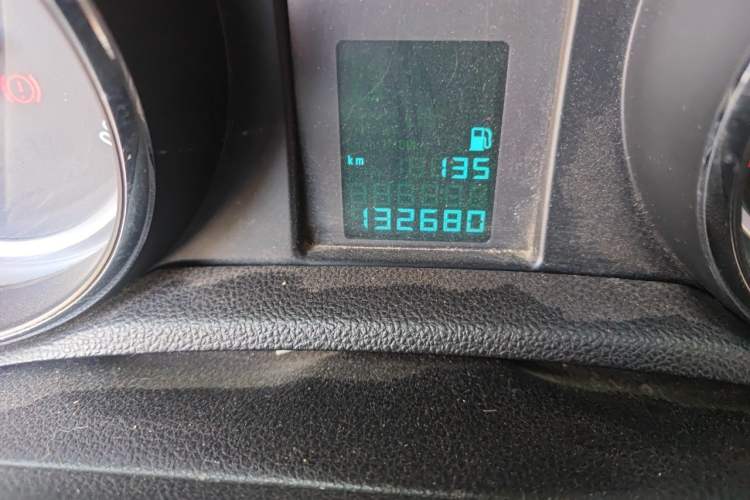 Used Buick Encore 2013 1.4T Manual Two-Wheel Drive Entry Model Odometer Close Up