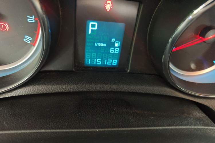 Used Buick Encore 2013 1.4T Automatic Two-Wheel Drive Elite Model Odometer Close Up