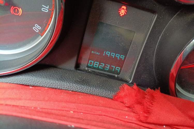 Used Buick Encore 2013 1.4T Manual Two-Wheel Drive Entry Model Odometer Close Up
