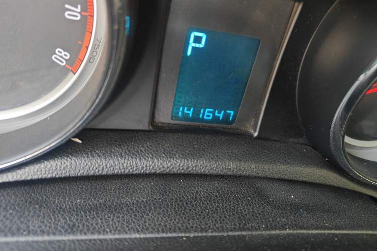 Used Buick Encore 2013 1.4T Automatic Two-Wheel Drive Elite Model Odometer Close Up