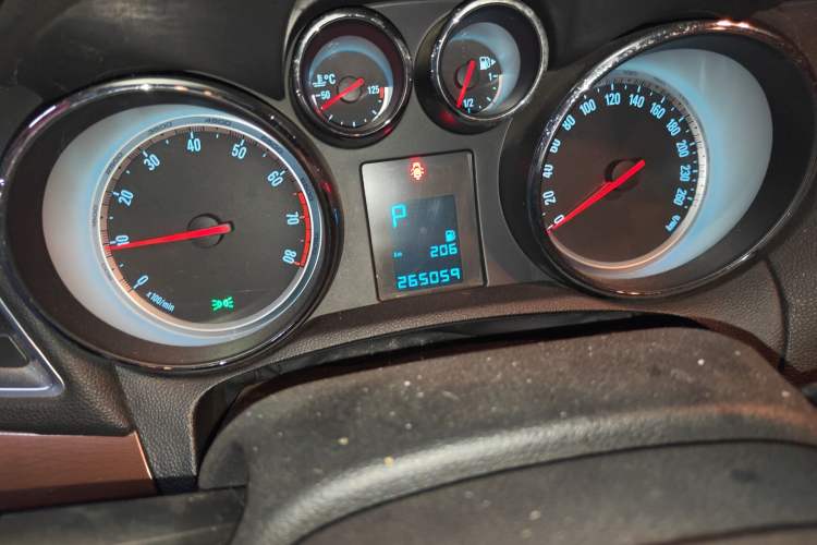 Used Buick Encore 2013 1.4T Automatic Two-Wheel Drive Leading Model Odometer Close Up