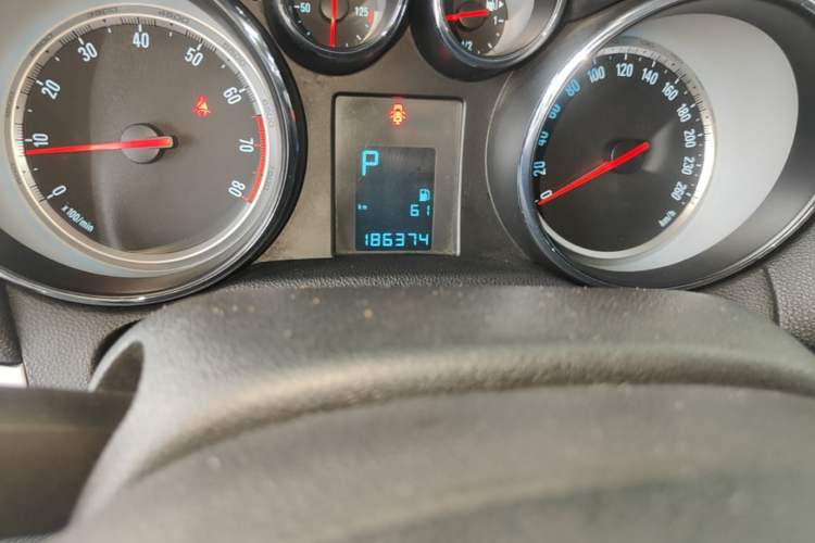 Used Buick Encore 2013 1.4T Automatic Two-Wheel Drive Elite Model Odometer Close Up