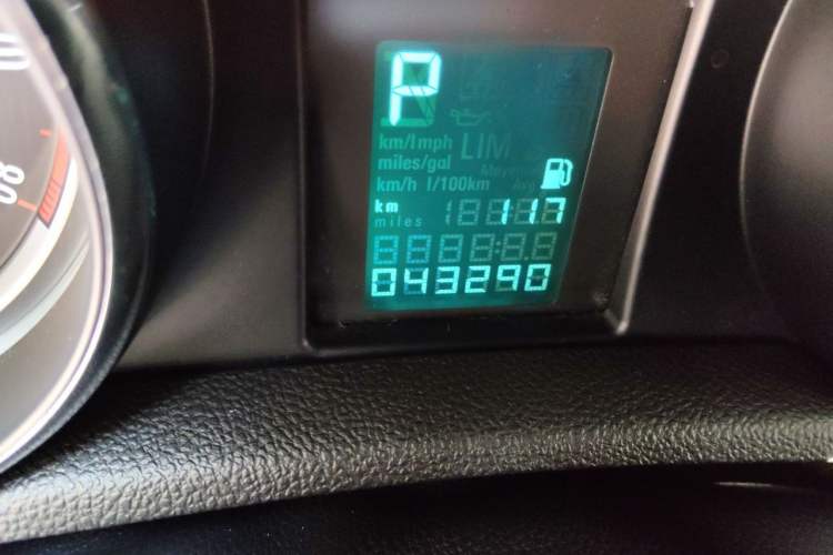 Used Buick Encore 2013 1.4T Automatic Two-Wheel Drive Leading Model Odometer Close Up