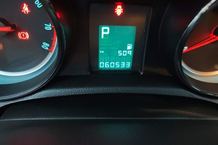 Used Buick Encore 2013 1.4T Automatic Two-Wheel Drive Elite Model Odometer Close Up