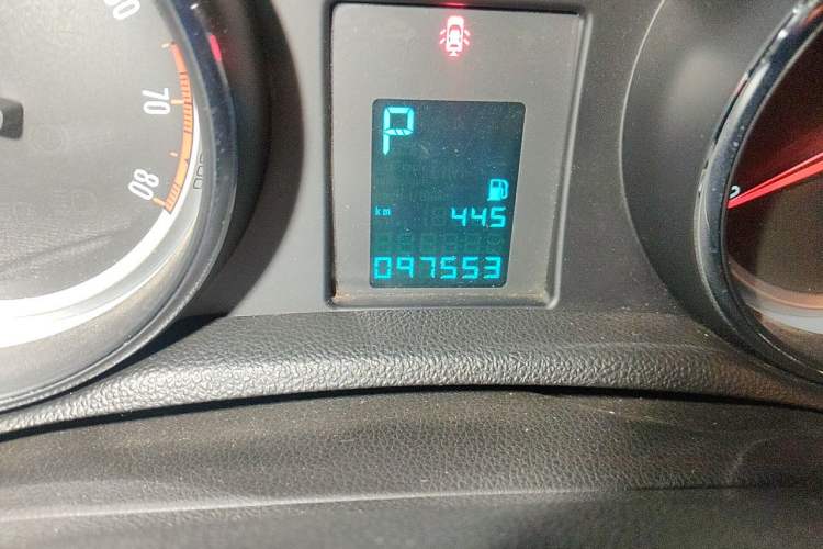 Used Buick Encore 2013 1.4T Automatic Two-Wheel Drive Elite Model Odometer Close Up