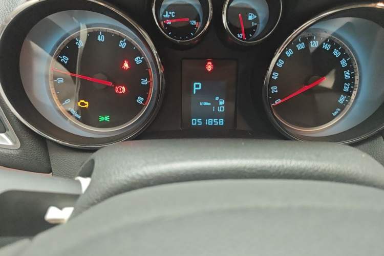 Used Buick Encore 2013 1.4T Automatic Two-Wheel Drive Leading Model Odometer Close Up