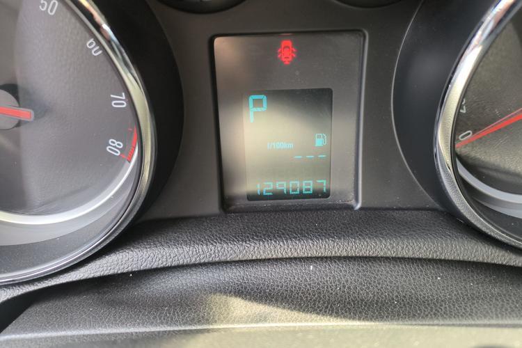 Used Buick Encore 2013 1.4T Automatic Two-Wheel Drive Elite Model Odometer Close Up