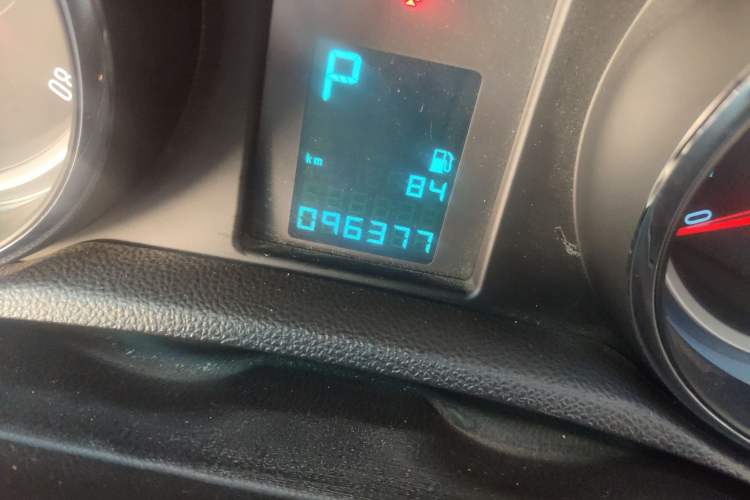 Used Buick Encore 2013 1.4T Automatic Two-Wheel Drive Leading Model Odometer Close Up