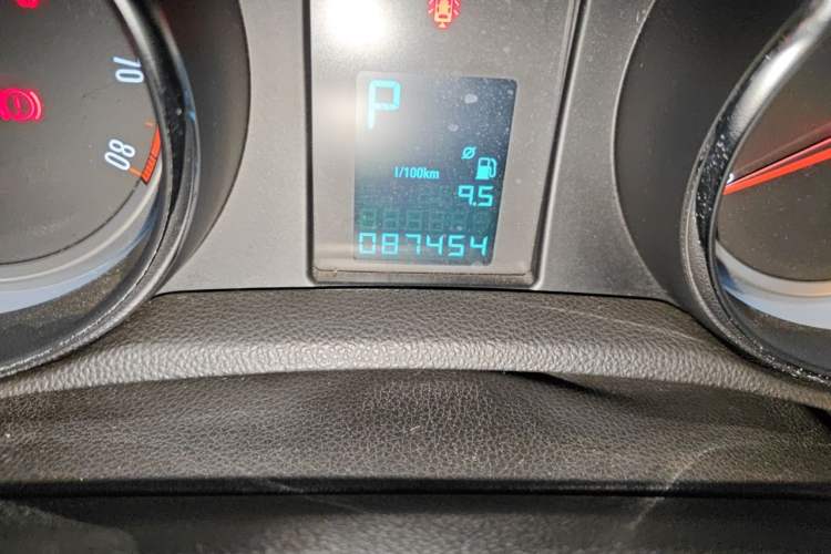 Used Buick Encore 2013 1.4T Automatic Two-Wheel Drive Elite Model Odometer Close Up