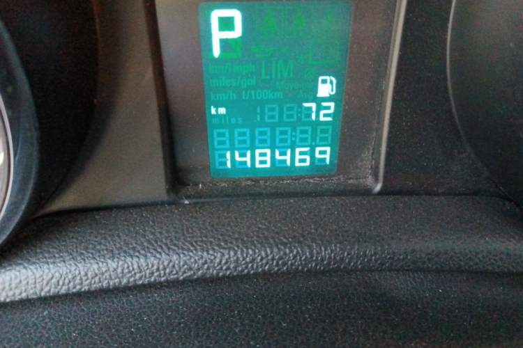 Used Buick Encore 2013 1.4T Automatic Two-Wheel Drive Elite Model Odometer Close Up