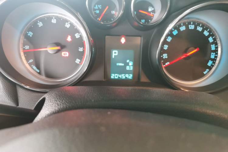 Used Buick Encore 2013 1.4T Automatic Two-Wheel Drive Elite Model Odometer Close Up