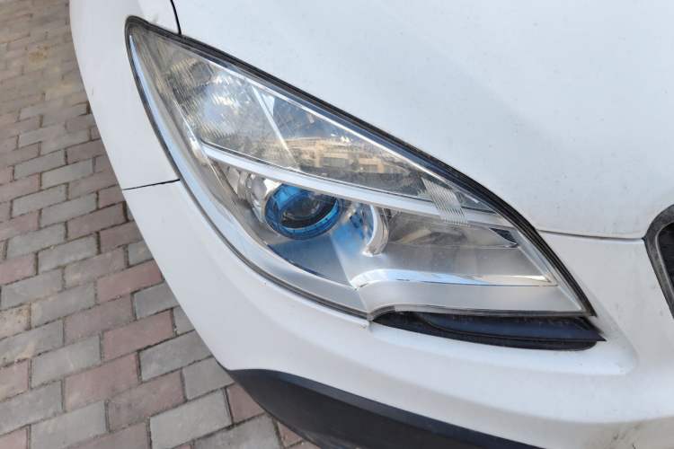 Used Buick Encore 2013 1.4T Automatic Two-Wheel Drive Elite Model Right Front Headlight