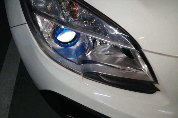Used Buick Encore 2013 1.4T Automatic Two-Wheel Drive Elite Model Right Front Headlight