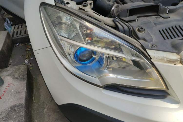 Used Buick Encore 2013 1.4T Automatic Two-Wheel Drive Leading Model Right Front Headlight
