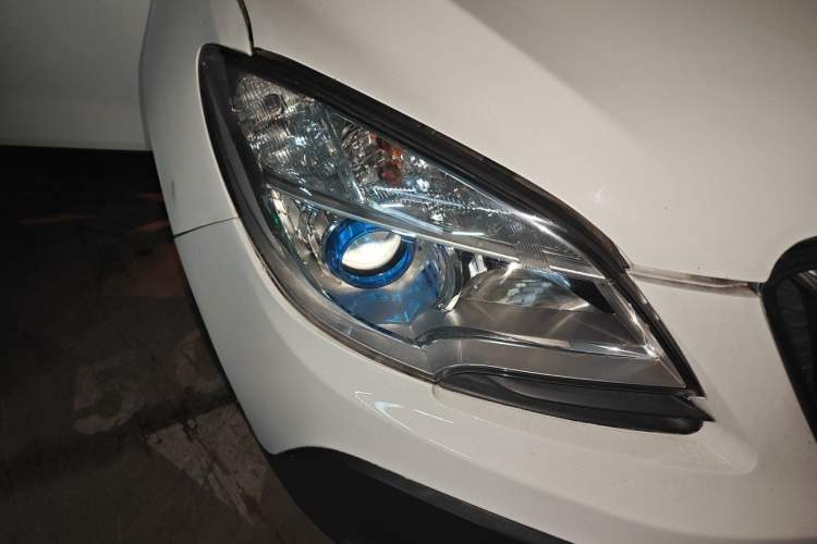 Used Buick Encore 2013 1.4T Automatic Two-Wheel Drive Elite Model Right Front Headlight
