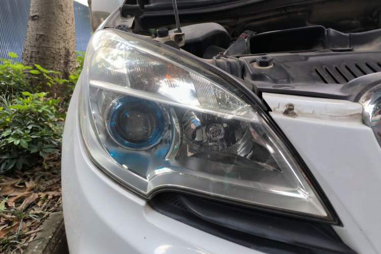 Used Buick Encore 2013 1.4T Manual Two-Wheel Drive Entry Model Right Front Headlight
