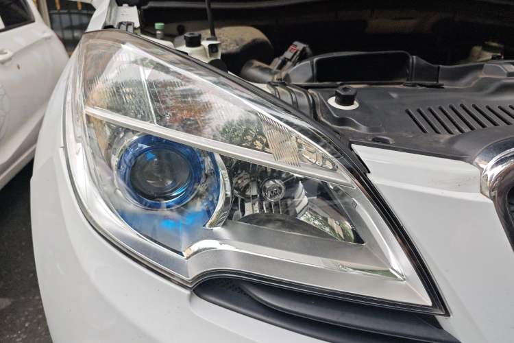 Used Buick Encore 2013 1.4T Manual Two-Wheel Drive Entry Model Right Front Headlight