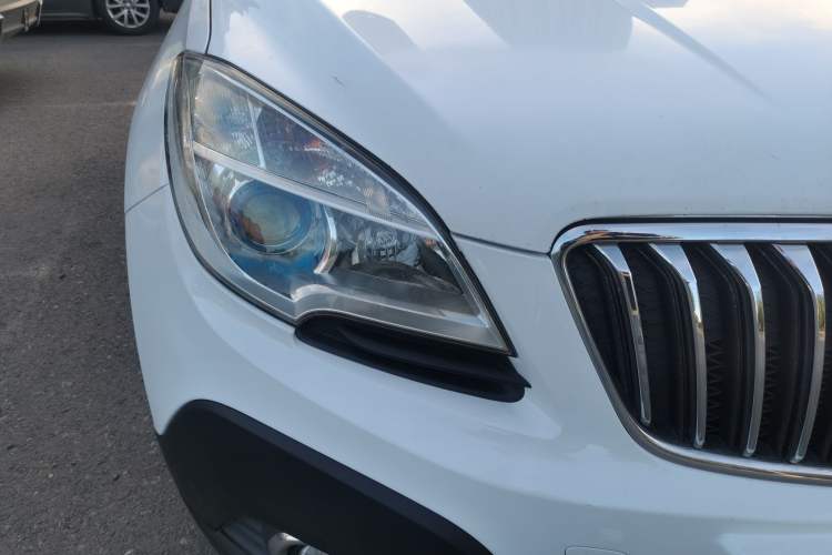 Used Buick Encore 2013 1.4T Manual Two-Wheel Drive Entry Model Right Front Headlight