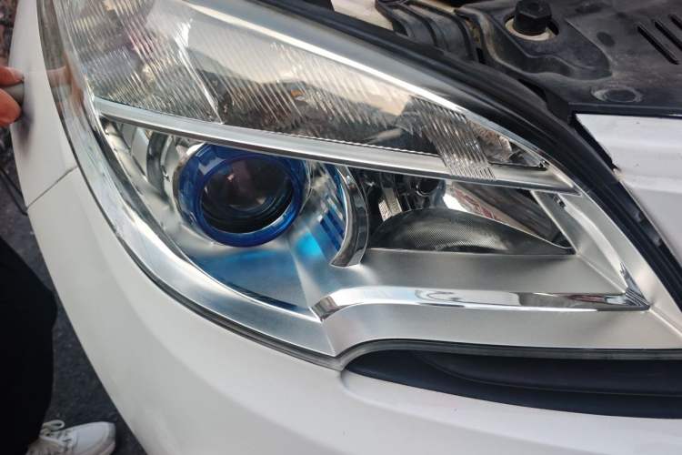 Used Buick Encore 2013 1.4T Automatic Two-Wheel Drive Elite Model Right Front Headlight
