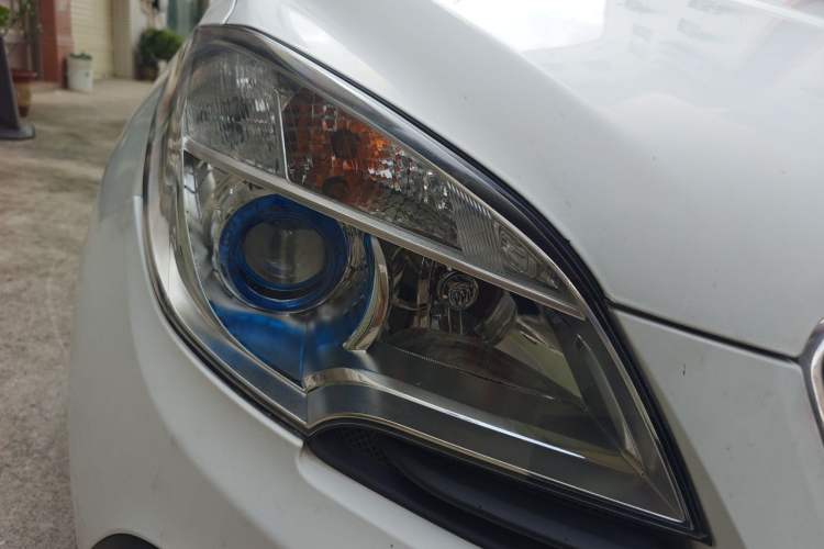 Used Buick Encore 2013 1.4T Automatic All-Wheel Drive Flagship Edition Right Front Headlight