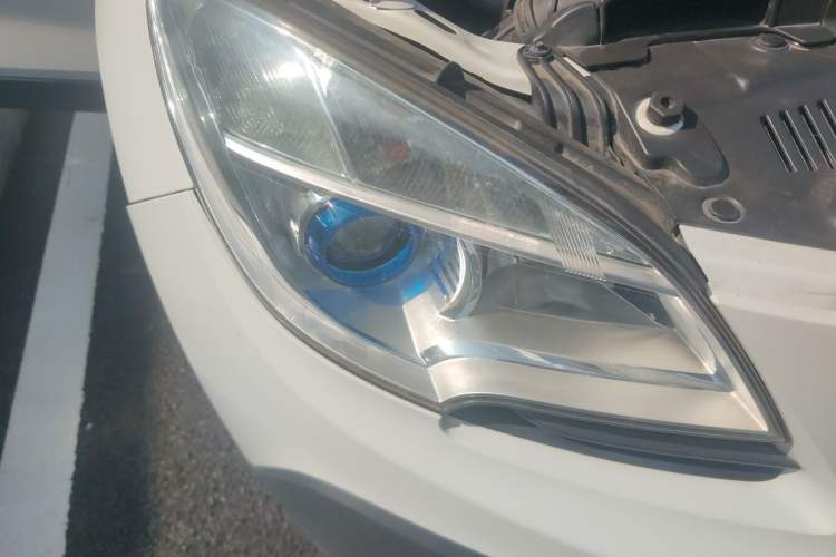 Used Buick Encore 2013 1.4T Manual Two-Wheel Drive Entry Model Right Front Headlight