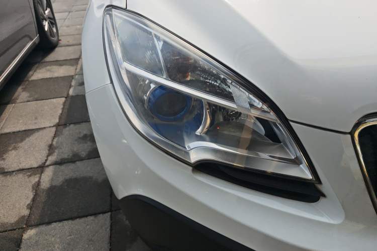 Used Buick Encore 2013 1.4T Automatic Two-Wheel Drive Elite Model Right Front Headlight