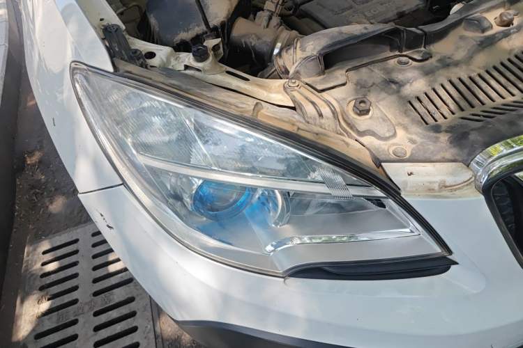 Used Buick Encore 2013 1.4T Manual Two-Wheel Drive Entry Model Right Front Headlight