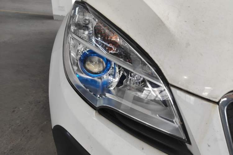 Used Buick Encore 2013 1.4T Automatic Two-Wheel Drive Elite Model Right Front Headlight