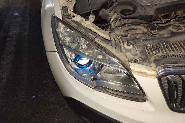 Used Buick Encore 2013 1.4T Automatic Two-Wheel Drive Elite Model Right Front Headlight