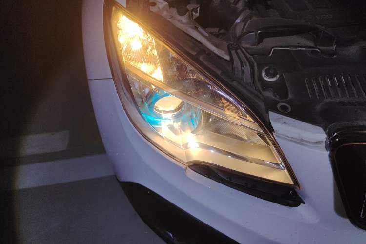 Used Buick Encore 2013 1.4T Automatic All-Wheel Drive Flagship Edition Right Front Headlight