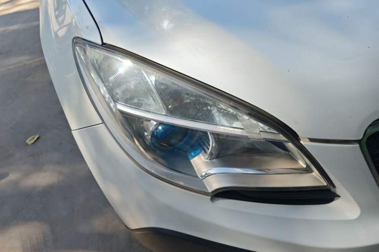 Used Buick Encore 2013 1.4T Automatic Two-Wheel Drive Elite Model Right Front Headlight