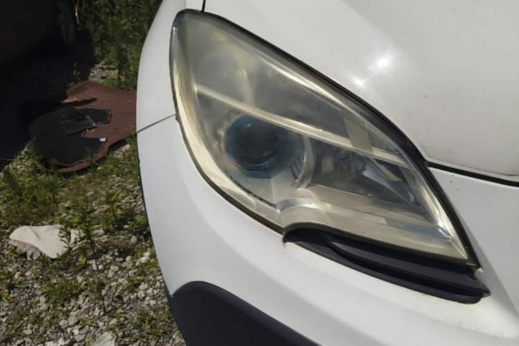 Used Buick Encore 2013 1.4T Manual Two-Wheel Drive Entry Model Right Front Headlight