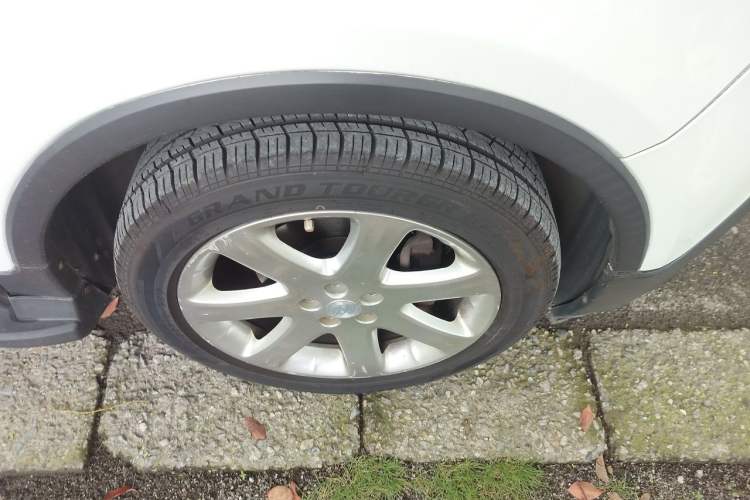 Used Buick Encore 2013 1.4T Automatic Two-Wheel Drive Elite Model Right Front Wheel Hub