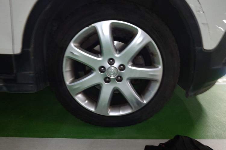 Used Buick Encore 2013 1.4T Automatic Two-Wheel Drive Leading Model Right Front Wheel Hub