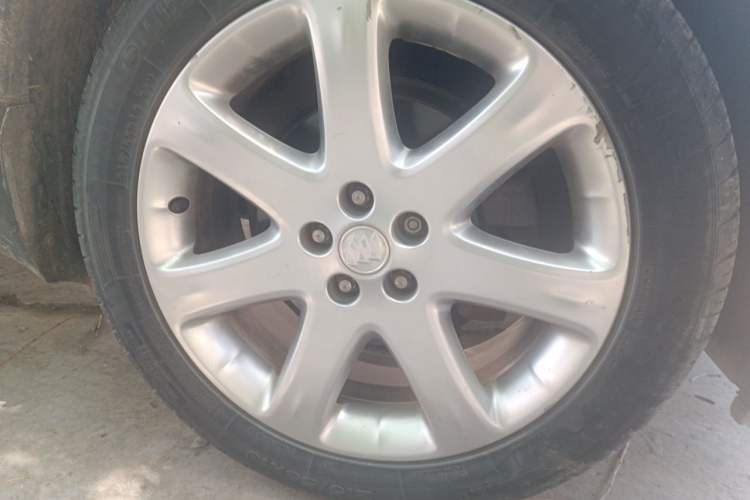 Used Buick Encore 2013 1.4T Automatic Two-Wheel Drive Elite Model Right Front Wheel Hub