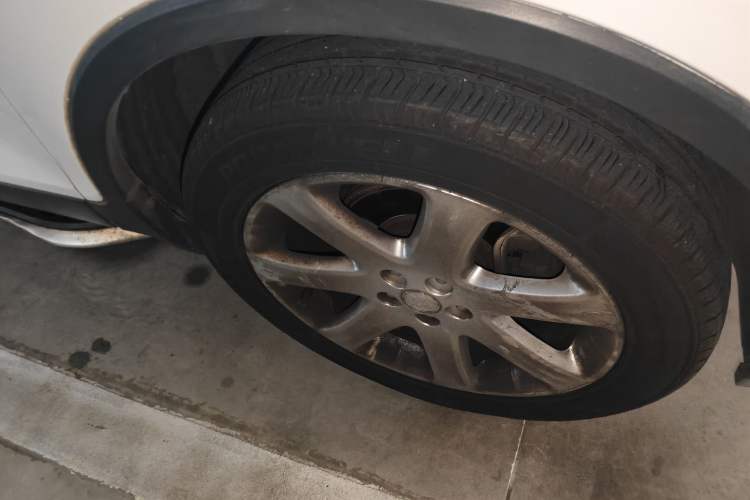 Used Buick Encore 2013 1.4T Automatic Two-Wheel Drive Elite Model Right Front Wheel Hub