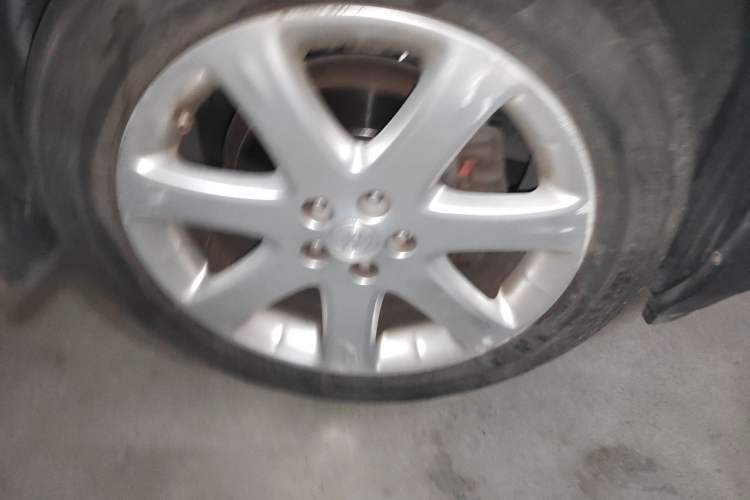 Used Buick Encore 2013 1.4T Automatic Two-Wheel Drive Elite Model Right Front Wheel Hub