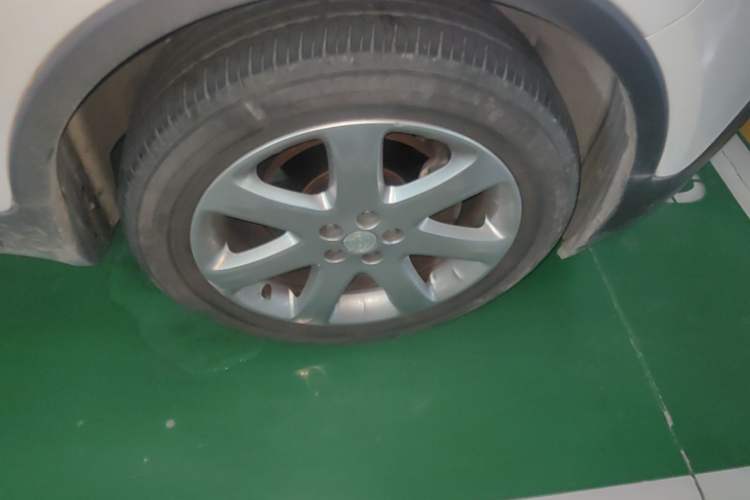Used Buick Encore 2013 1.4T Automatic Two-Wheel Drive Elite Model Right Front Wheel Hub