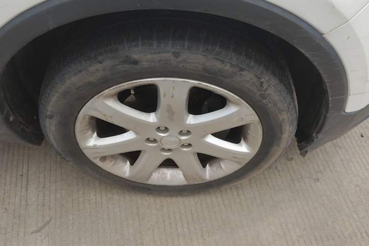 Used Buick Encore 2013 1.4T Automatic Two-Wheel Drive Leading Model Right Front Wheel Hub