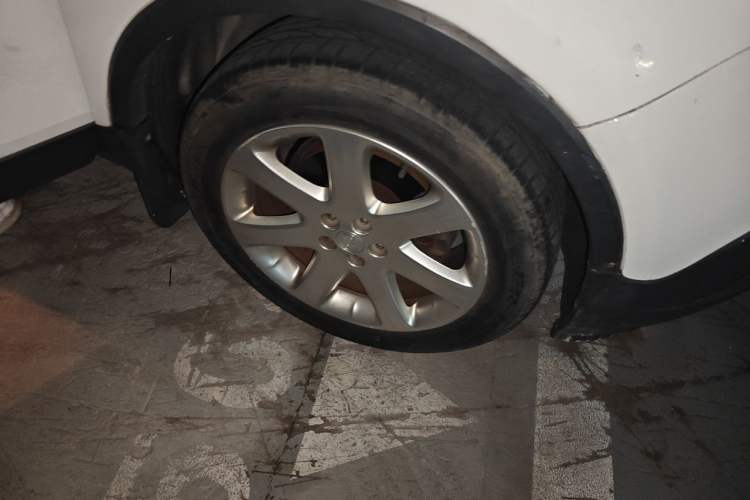 Used Buick Encore 2013 1.4T Automatic Two-Wheel Drive Elite Model Right Front Wheel Hub