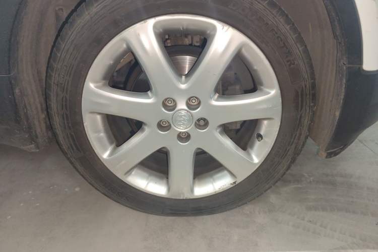 Used Buick Encore 2013 1.4T Manual Two-Wheel Drive Entry Model Right Front Wheel Hub