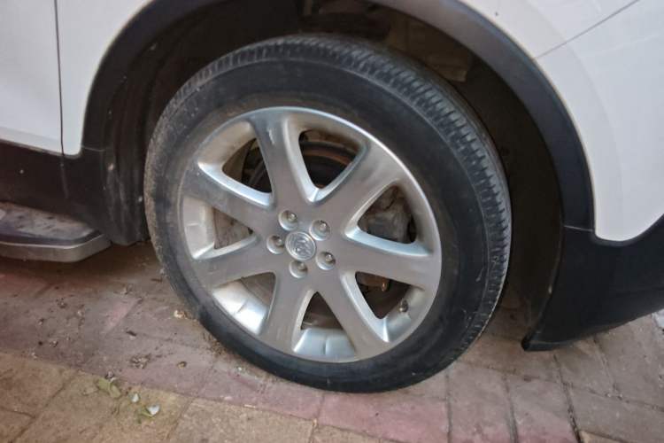 Used Buick Encore 2013 1.4T Automatic Two-Wheel Drive Elite Model Right Front Wheel Hub