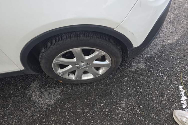 Used Buick Encore 2013 1.4T Automatic Two-Wheel Drive Leading Model Right Front Wheel Hub