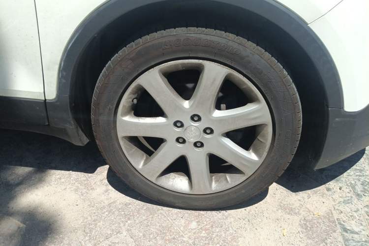 Used Buick Encore 2013 1.4T Manual Two-Wheel Drive Entry Model Right Front Wheel Hub