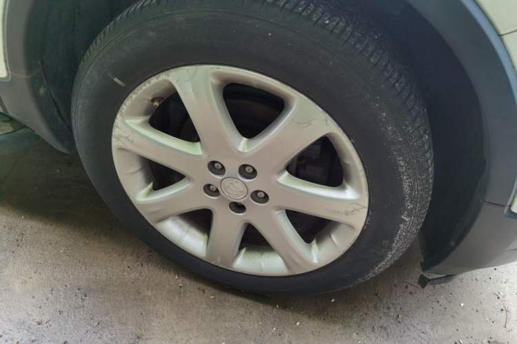 Used Buick Encore 2013 1.4T Manual Two-Wheel Drive Entry Model Right Front Wheel Hub